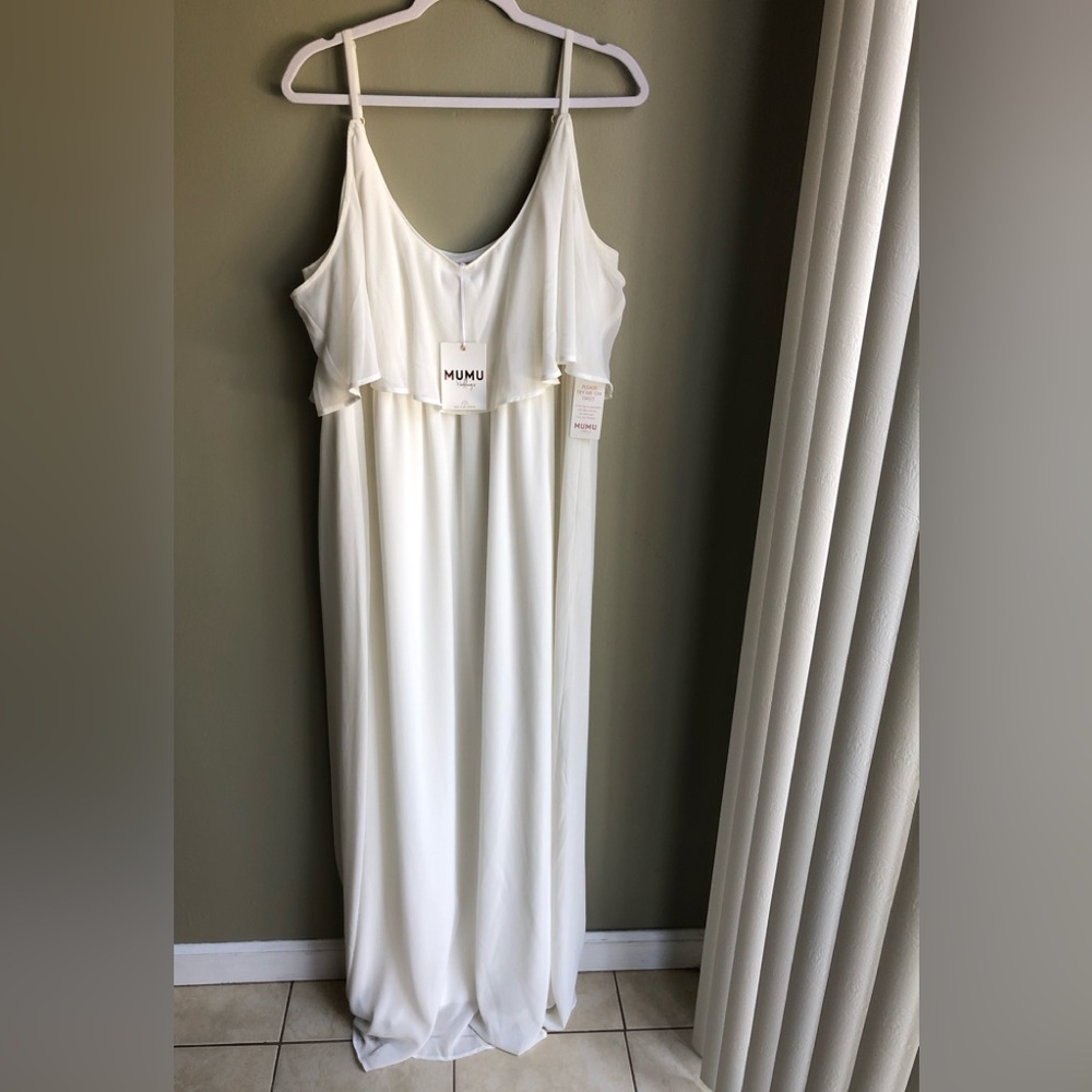 Show Me Your MuMu white maxi dress 🤍 💍